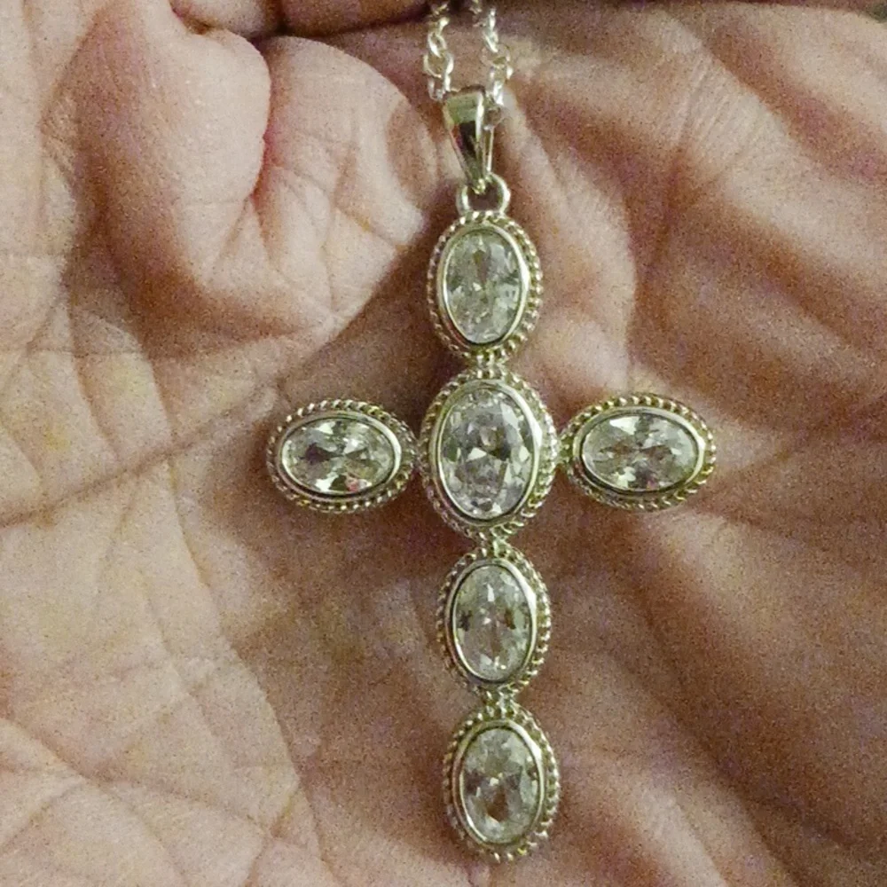 Beautiful! Bella Luce,bezel set,925 Solid,cross W/chain - Picture 6 of 8